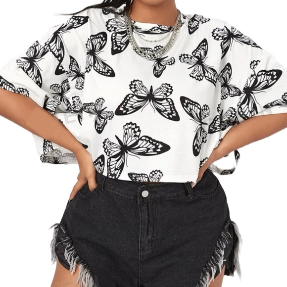 A+ Boutique Tops - PLUS Crop Tee 🦋